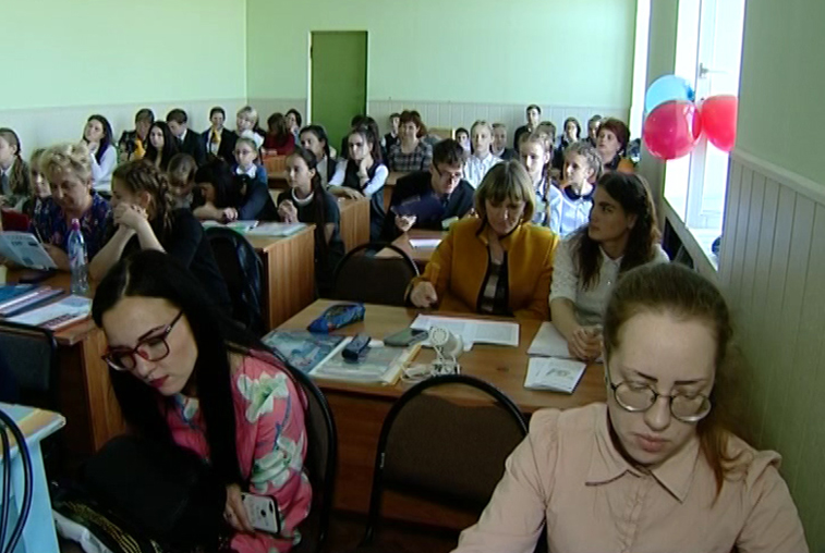 Вопросы здоровья подростков обсудили школьники и профессора на конференции в АГМА