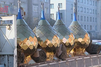 В Благовещенске освятили купола для возрождённого храма - gtrkamur.ru