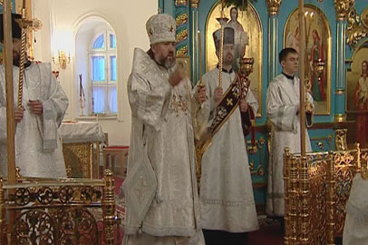 В кафедральном соборе Благовещенска прошла рождественская литургия - gtrkamur.ru