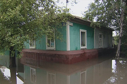 В Благовещенске затопило транспортные артерии, частные дома и подвалы - gtrkamur.ru