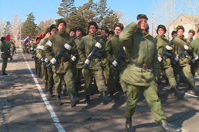 Белогорские военные провели первую совместную репетицию парада в честь Дня Победы - gtrkamur.ru