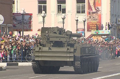 В Белогорске в параде участвовала военная техника - gtrkamur.ru