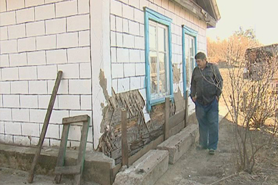 Жильцы аварийного дома в Михайловском районе просят властей сделать ремонт - gtrkamur.ru