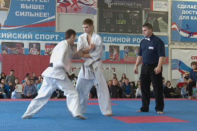 Более 300 спортсменов приняли участие в чемпионате области по Киокушинкай - gtrkamur.ru