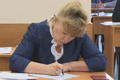 Амурский министр образования Марина Селюч поучаствовала в сдаче ЕГЭ - gtrkamur.ru