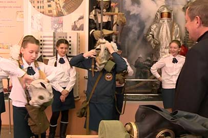 Амурские спасатели провели занятие для учащихся благовещенского лицея №6 - gtrkamur.ru