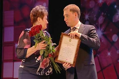 Губернатор Александр Козлов поздравил амурчанок с 8 Марта - gtrkamur.ru