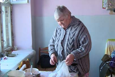 Пенсионерке из Свободного приходится отдавать половину пенсии на уплату долга  по кредиту - gtrkamur.ru