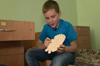 «Счастье каждому»: 11-летний Саша мечтает построить дом для своей семьи - gtrkamur.ru