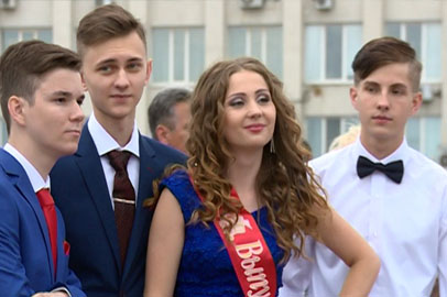 Благовещенские выпускники попрощались со школой - gtrkamur.ru