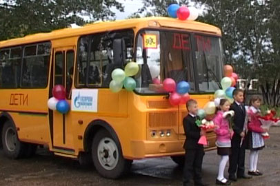 Школьникам Новгородки Свободненского района подарили новый автобус - gtrkamur.ru