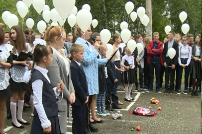 Благовещенские школьники почтили память жертв теракта в Беслане - gtrkamur.ru