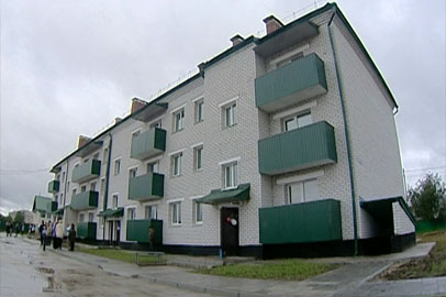 Трехэтажку для переселенцев из бараков сдали в Усть-Ивановке - gtrkamur.ru