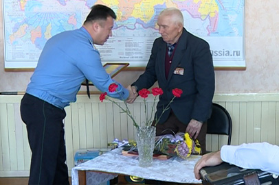 Ветерану-пограничнику Николаю Маслову исполнилось 90 лет - gtrkamur.ru