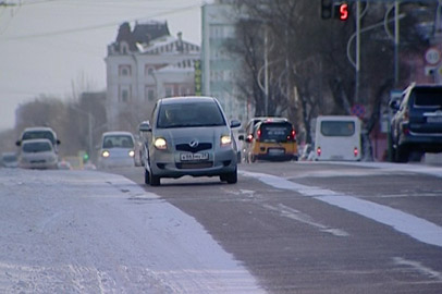 Памятку для предотвращения автоугонов распространили благовещенские полицейские - gtrkamur.ru