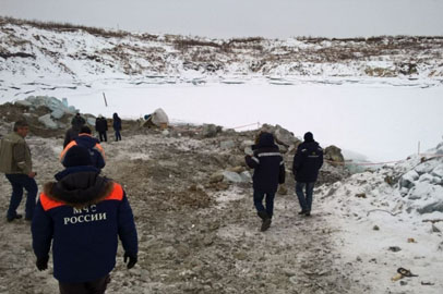 В Зейском районе спасатели подняли из воды тело бульдозериста - gtrkamur.ru