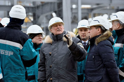 Губернатор Приамурья осмотрел строящийся нефтехимический комплекс в Тобольске - gtrkamur.ru