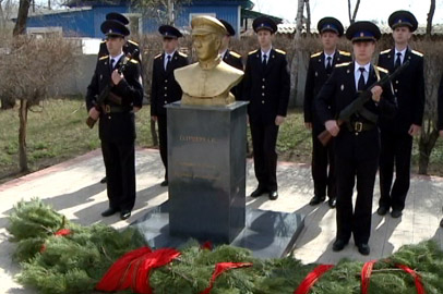 В Ивановке почтили память героя-чекиста Александра Галушкина - gtrkamur.ru