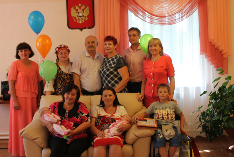 Двойняшек и их родителей чествовали в Мазановском районе - gtrkamur.ru
