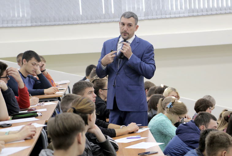 Василий Орлов провел для студентов АмГУ лекцию о четвертой промышленной революции - gtrkamur.ru