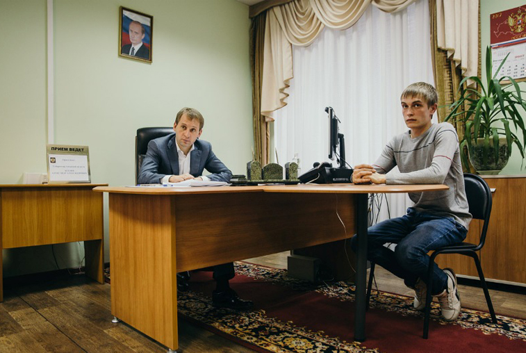 Вопросы зарплаты и обеспечения лекарствами обсудил губернатор с амурчанами - gtrkamur.ru