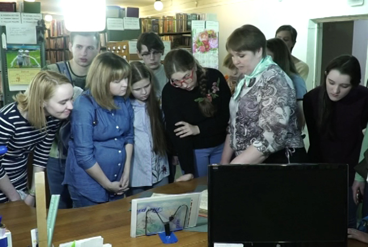 Благовещенские любители бумажной литературы не смогли уснуть в «Библионочь» - gtrkamur.ru