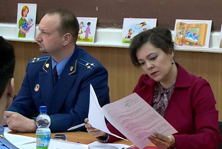 Защиту прав и интересов детей обсудили на форуме в областной прокуратуре - gtrkamur.ru