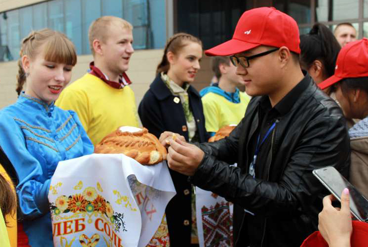 Более 120 китайских и амурских студентов вновь объединил слёт «Мир, где нет чужих» - gtrkamur.ru