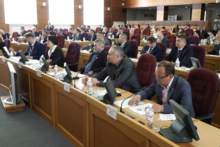 Поправки в законодательство о выборах губернатора приняли амурские депутаты - gtrkamur.ru