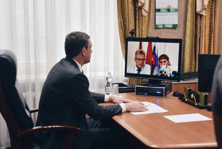 Водоснабжение Тамбовки и ремонт улицы в Екатеринославке: Василий Орлов провел прием граждан - gtrkamur.ru