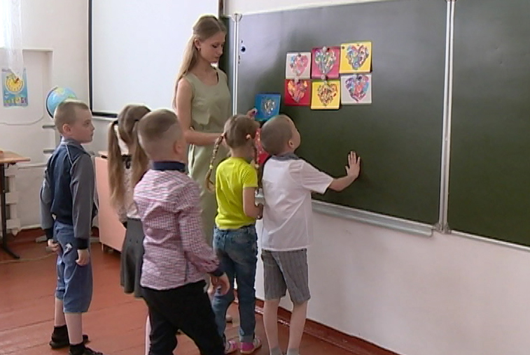 Студенты Амурского педколледжа готовят сельских ребят к школе - gtrkamur.ru