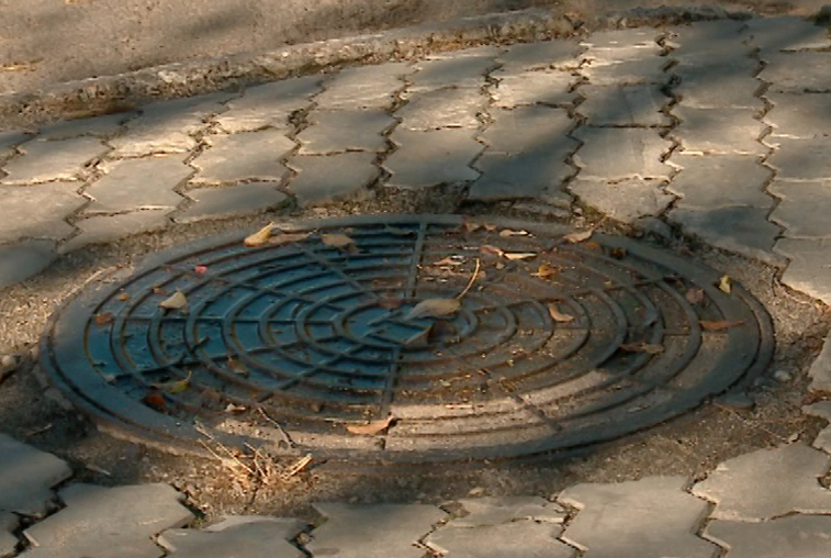 В Благовещенске украли крышки с двух канализационных люков - gtrkamur.ru