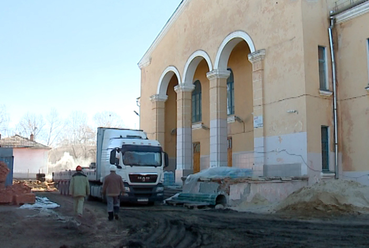 При реконструкции свободненского Дворца культуры строители столкнулись с трудностями - gtrkamur.ru