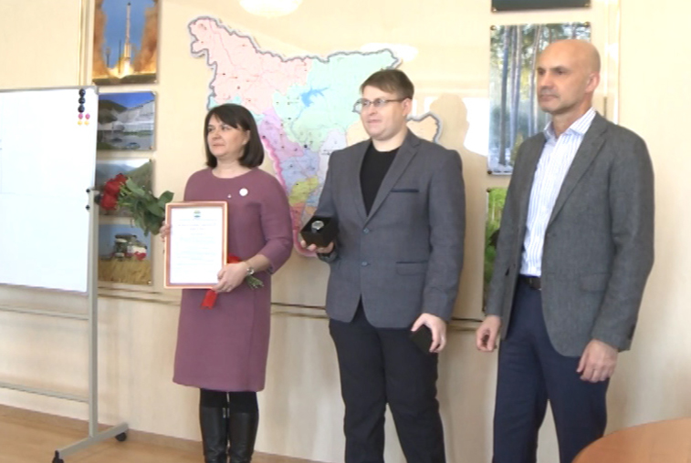 Амурскому призеру национального чемпионата «Абилимпикс» подарили часы - gtrkamur.ru