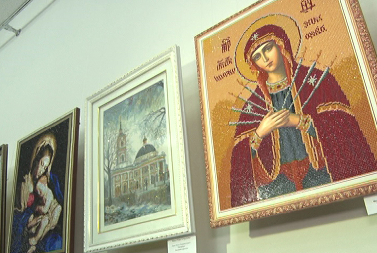 82-летняя рукодельница представила изделия в технике «алмазная мозаика» - gtrkamur.ru