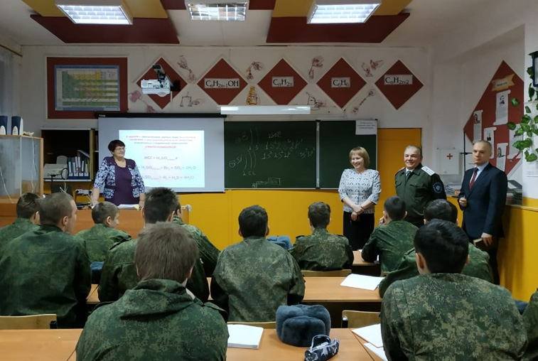Представители амурского Минобра оценили обучение казачеству в Константиновском районе - gtrkamur.ru