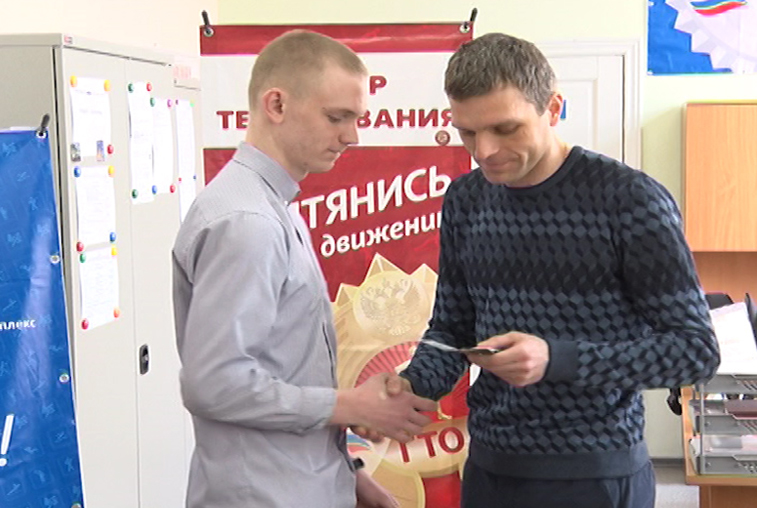 Нагрудные знаки вручили амурчанам в честь 5-летия возрождения комплекса ГТО - gtrkamur.ru