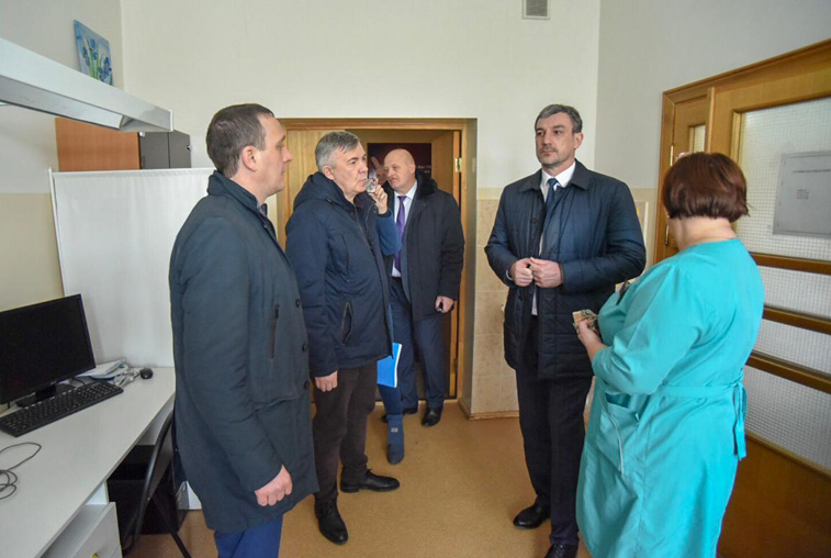 Губернатор Приамурья взял под личный контроль вопрос со снижением зарплат медиков - gtrkamur.ru