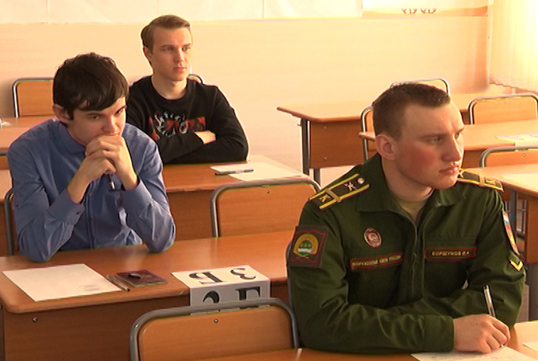 В Благовещенске выпускники прошлых лет сдавали ЕГЭ по обществознанию и информатике - gtrkamur.ru