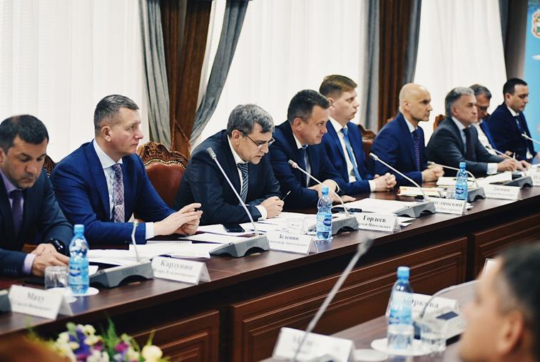 Пожароопасную обстановку и итоги отопсезона обсудили в амурском правительстве - gtrkamur.ru