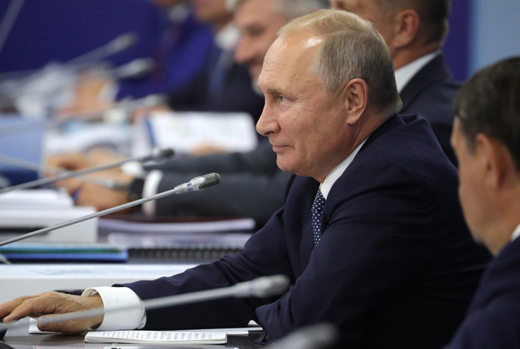 Владимир Путин на V ВЭФ: Дальний Восток должен стать точкой притяжения для россиян - gtrkamur.ru