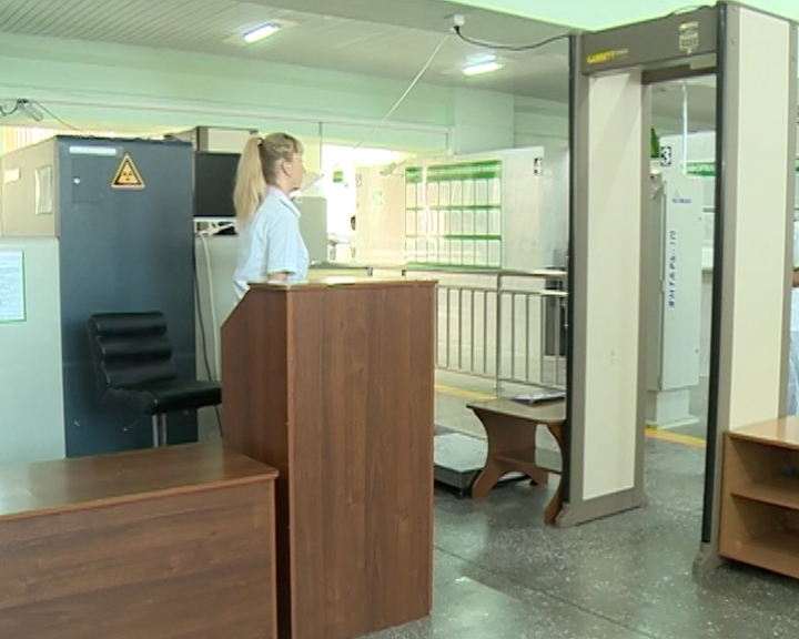 Ботинки по цене свободы: Более килограмма золота пытался перевезти житель КНР через благовещенскую таможню - gtrkamur.ru