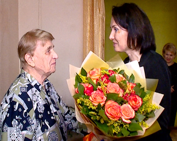 Самому известному амурскому эндокринологу сегодня исполнилось 90 лет - gtrkamur.ru