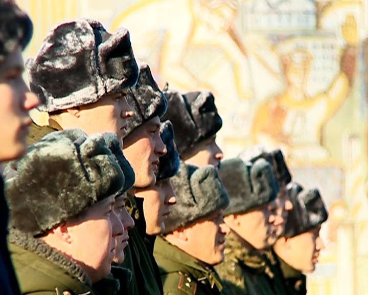 В сухопутные, мотострелковые и военно-воздушные подразделения прибыли около 300 амурских призывников - gtrkamur.ru