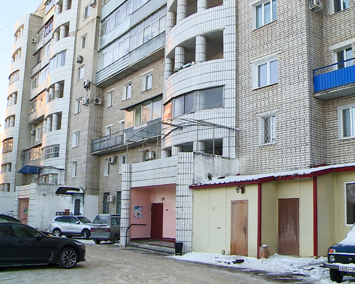 В Благовещенске на подъездах домов стали вывешивать списки должников за услуги ЖКХ - gtrkamur.ru