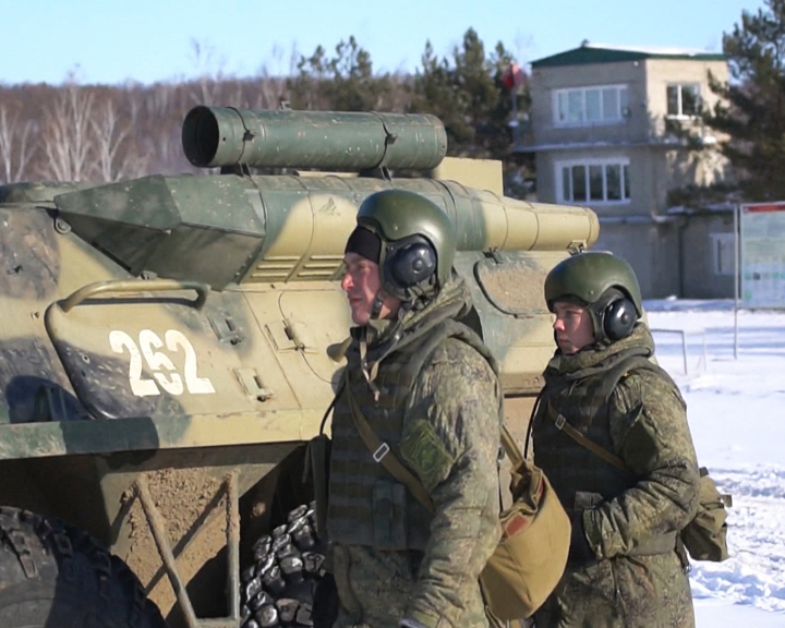 Под защитой: «Ратник» нового поколения тестируют курсанты ДВОКУ - gtrkamur.ru