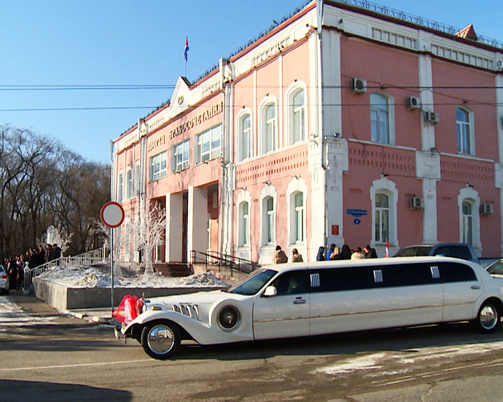 Вопреки приметам и суевериям: 5 амурских пар решили пожениться в пятницу, 13-го - gtrkamur.ru
