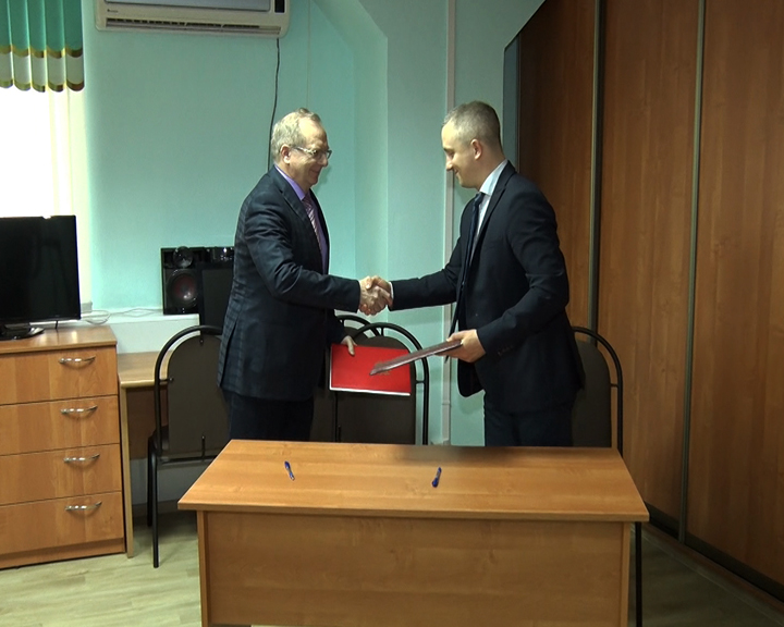 Сын Сергея Орлова передал в Госархив области большую коллекцию документов - gtrkamur.ru
