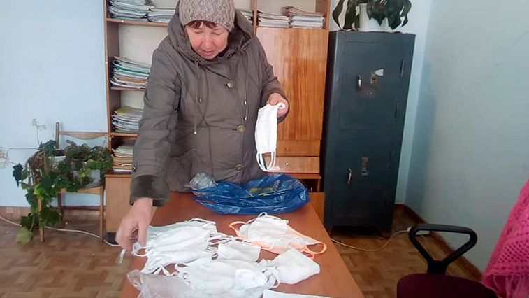 В Белогорском районе ветераны снабжают масками односельчан - gtrkamur.ru