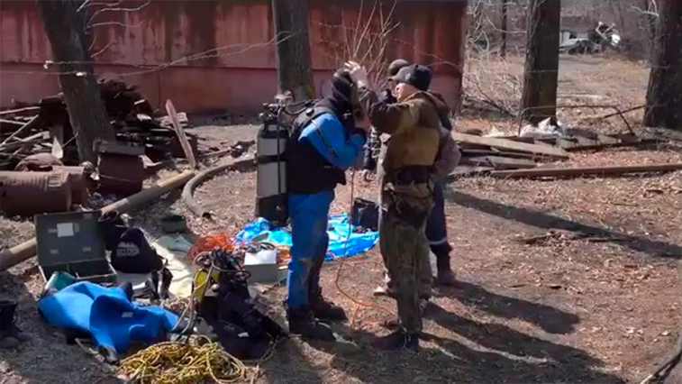 Профессиональные водолазы чистят шахтный колодец в Свободном - gtrkamur.ru